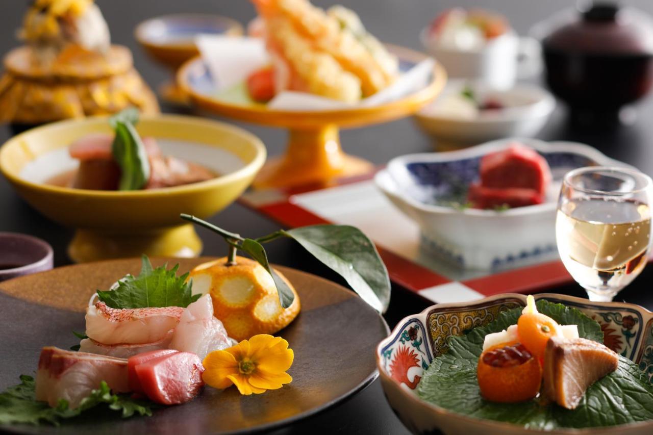 Hokuriku Yamashiro Onsen Hotel Kikyou Кага Екстериор снимка